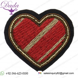 China Manufacturer Low MOQ Heart Shaped Bullion Wire Pin Badge