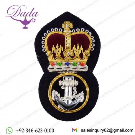thumbnail image 2 of Merchant Navy Cap Badge – Gold Crown Wreath R678 – British Military Badge 1945-Present 2 of 3